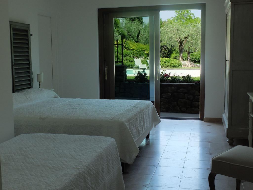 Bed and Breakfast Garda & Golf Caprino Veronese Pokoj fotografie